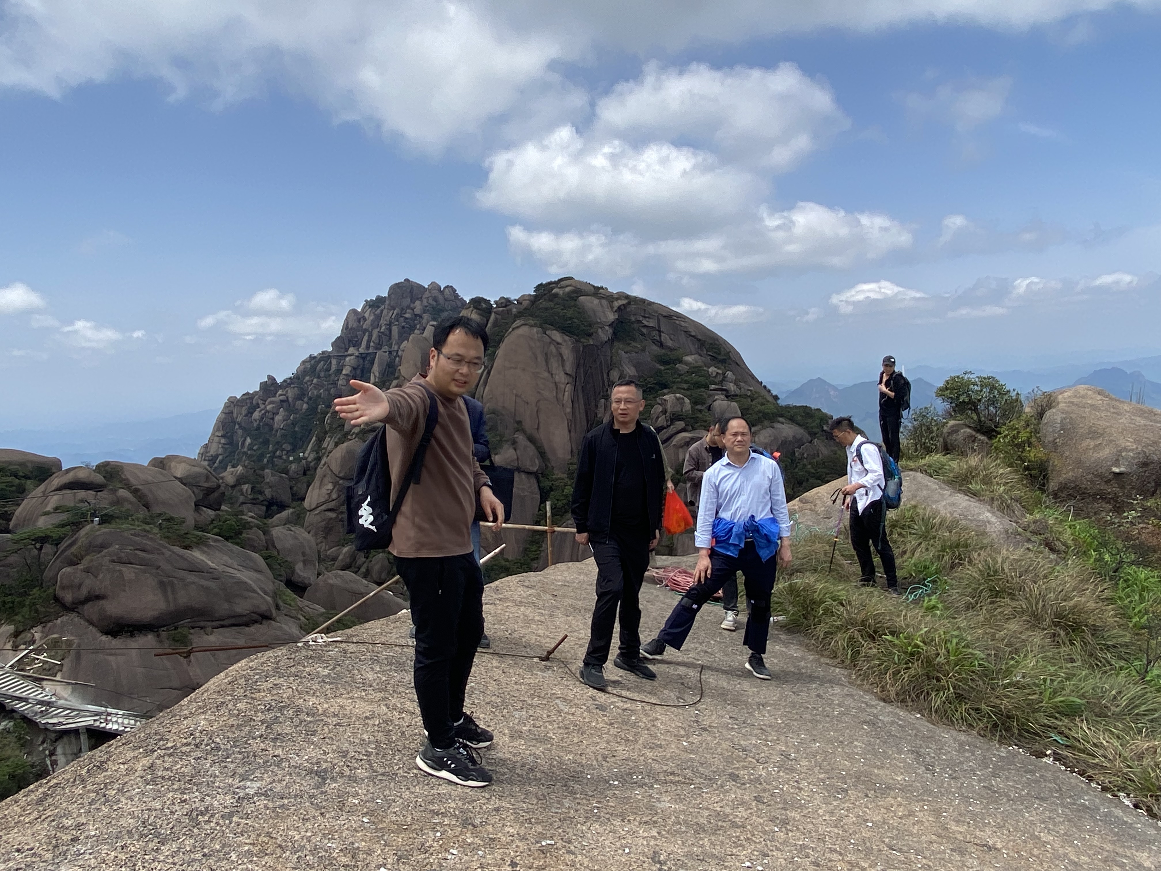 區(qū)委常委、統(tǒng)戰(zhàn)部部長詹輝實地調研靈山景區(qū)棧道小循環(huán)項目建設工作
